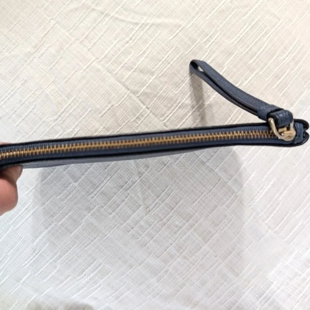Like New Coach Navy‎ Wristlet 7 3/4